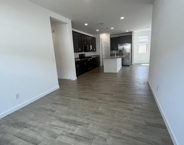 11148 W Parkway Drive - Photo Thumbnail 9