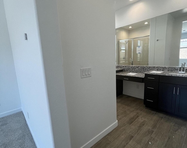 11148 W Parkway Drive - Photo Thumbnail 17