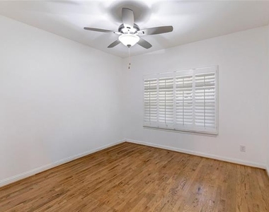 500 Waters Edge Drive - Photo Thumbnail 25