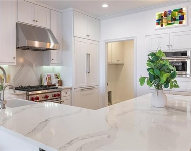 500 Waters Edge Drive - Photo Thumbnail 18