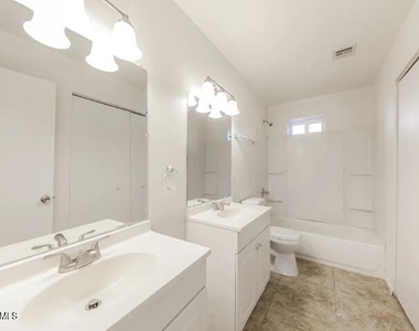 3424 W Bloomfield Road - Photo Thumbnail 5