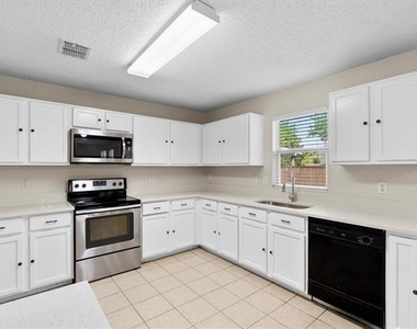 3104 Westview Drive - Photo Thumbnail 6
