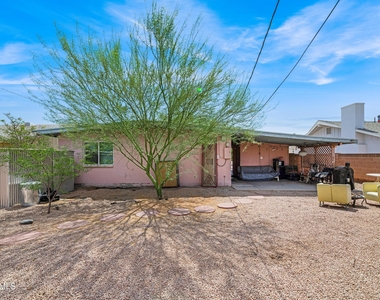 2606 S Jentilly Lane - Photo Thumbnail 5