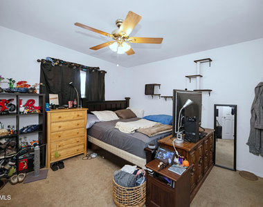 2606 S Jentilly Lane - Photo Thumbnail 9