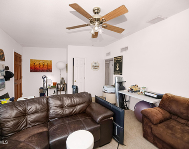 2606 S Jentilly Lane - Photo Thumbnail 10