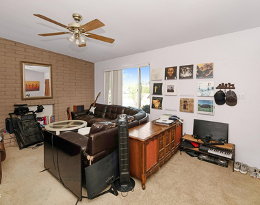2606 S Jentilly Lane - Photo Thumbnail 8