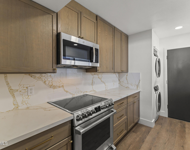 10055 E Mountainview Lake Drive - Photo Thumbnail 2