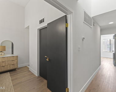 10055 E Mountainview Lake Drive - Photo Thumbnail 16