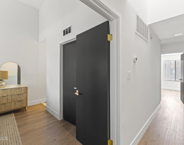 10055 E Mountainview Lake Drive - Photo Thumbnail 13