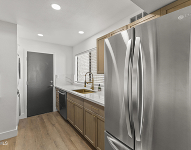 10055 E Mountainview Lake Drive - Photo Thumbnail 4