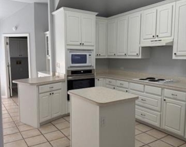 9703 Argyle Court - Photo Thumbnail 6