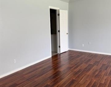 9703 Argyle Court - Photo Thumbnail 18