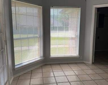 9703 Argyle Court - Photo Thumbnail 10