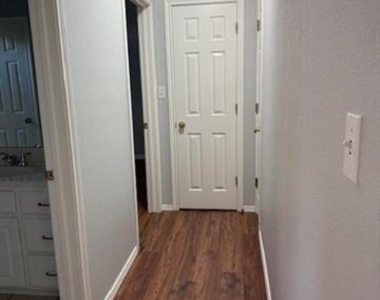 9703 Argyle Court - Photo Thumbnail 16