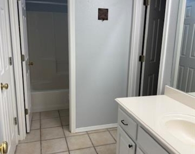 9703 Argyle Court - Photo Thumbnail 14