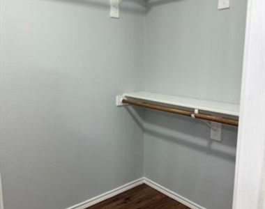 9703 Argyle Court - Photo Thumbnail 22