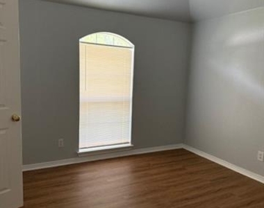 9703 Argyle Court - Photo Thumbnail 15