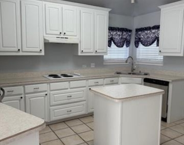 9703 Argyle Court - Photo Thumbnail 7