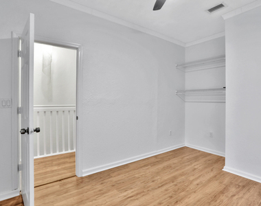6527 Catalina Lane - Photo Thumbnail 24