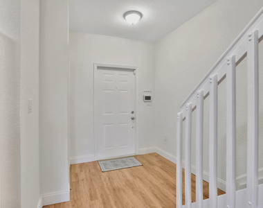6527 Catalina Lane - Photo Thumbnail 3