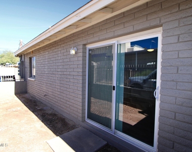 550 W 9th Street - Photo Thumbnail 12