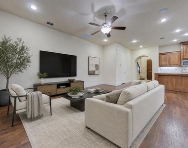 720 Northwood Drive - Photo Thumbnail 3