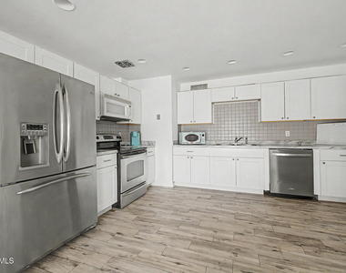 5232 W Mauna Loa Lane - Photo Thumbnail 1