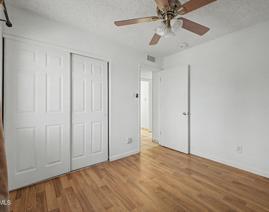 5232 W Mauna Loa Lane - Photo Thumbnail 15