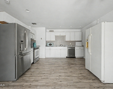 5232 W Mauna Loa Lane - Photo Thumbnail 4
