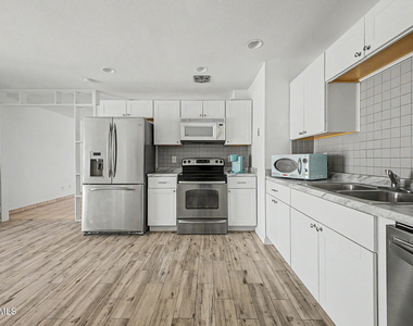 5232 W Mauna Loa Lane - Photo Thumbnail 6