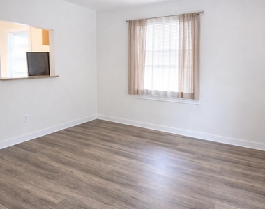 333 Walton Boulevard - Photo Thumbnail 2