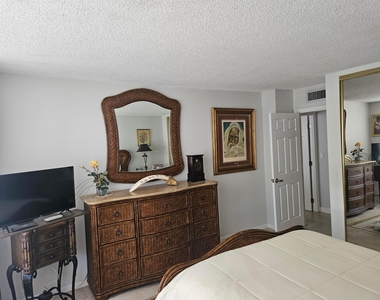 2121 N Ocean Boulevard N - Photo Thumbnail 5