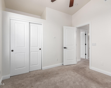 7217 W Crest Lane - Photo Thumbnail 21