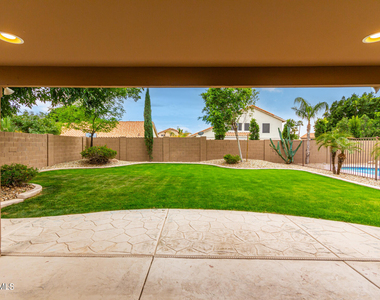 7217 W Crest Lane - Photo Thumbnail 32