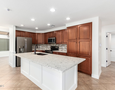 7217 W Crest Lane - Photo Thumbnail 13