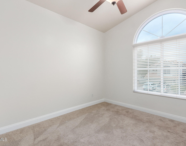 7217 W Crest Lane - Photo Thumbnail 22
