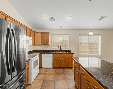 3928 E Blue Sage Road - Photo Thumbnail 12