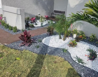 750 Sw 55th Avenue - Photo Thumbnail 1