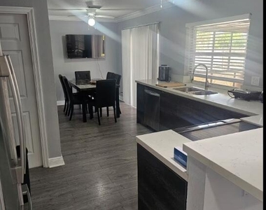 750 Sw 55th Avenue - Photo Thumbnail 7