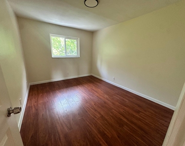 5614 Blueberry Court - Photo Thumbnail 8