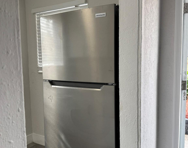 731 Nw 56th Street - Photo Thumbnail 3