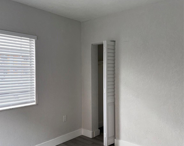731 Nw 56th Street - Photo Thumbnail 8