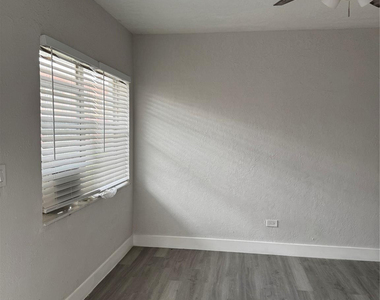 731 Nw 56th Street - Photo Thumbnail 4