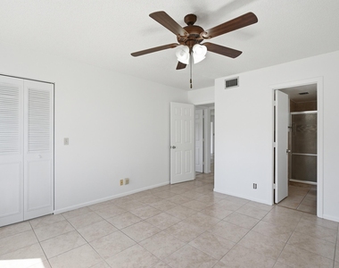 518 Shady Pine Way - Photo Thumbnail 12