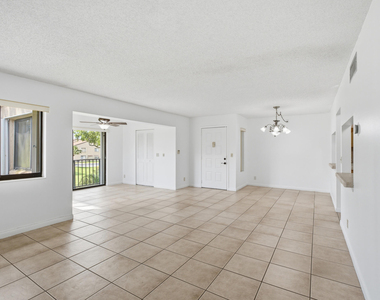 518 Shady Pine Way - Photo Thumbnail 2