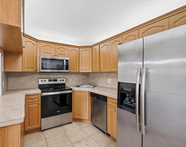 518 Shady Pine Way - Photo Thumbnail 9