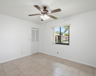 518 Shady Pine Way - Photo Thumbnail 15