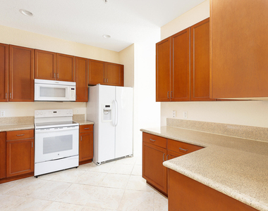 6807 Lakeside Circle N - Photo Thumbnail 7