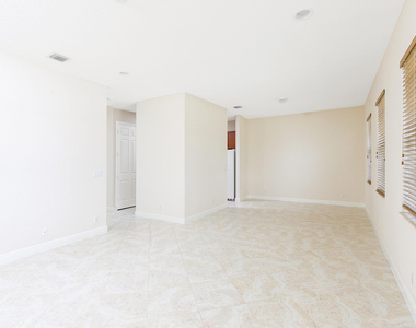 6807 Lakeside Circle N - Photo Thumbnail 5