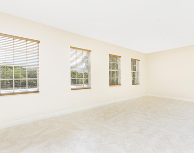 6807 Lakeside Circle N - Photo Thumbnail 4